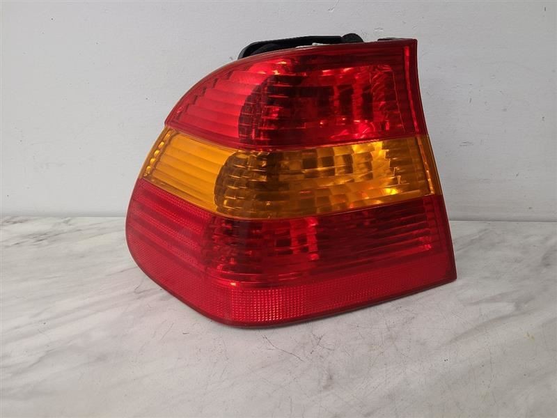 Driver Tail Light Sedan Canada Market Fits 02-05 BMW 320i 558768
