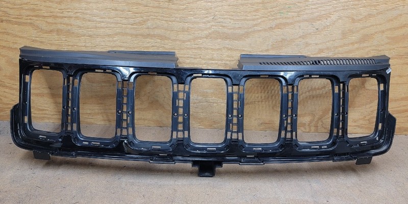 2017 2018 2019 2020 JEEP GRAND CHEROKEE Front Bumper Upper Grille Trim