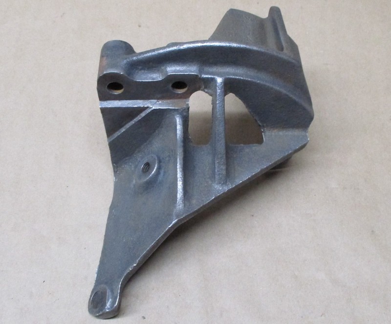 1969-1970 CHEVROLET C10-30 327ci 350ci V8 POWER STEERING PUMP BRACKET 3957466