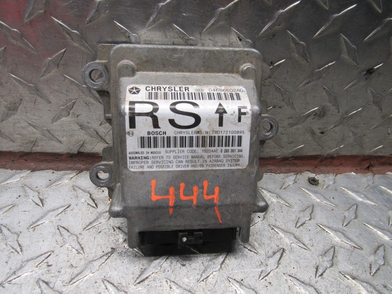 2001 CHRYSLER VOYAGER CONTROL MODULEBOSCH 04686602AG