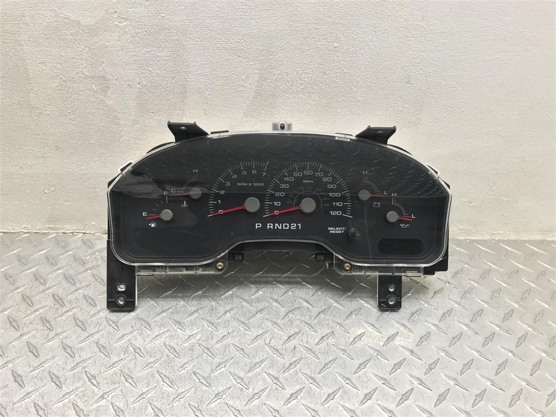 2004 FORD EXPEDITION SPEEDOMETER CLUSTER W/O MESSAGE CENTER OEM 4L1Z-10849-AA