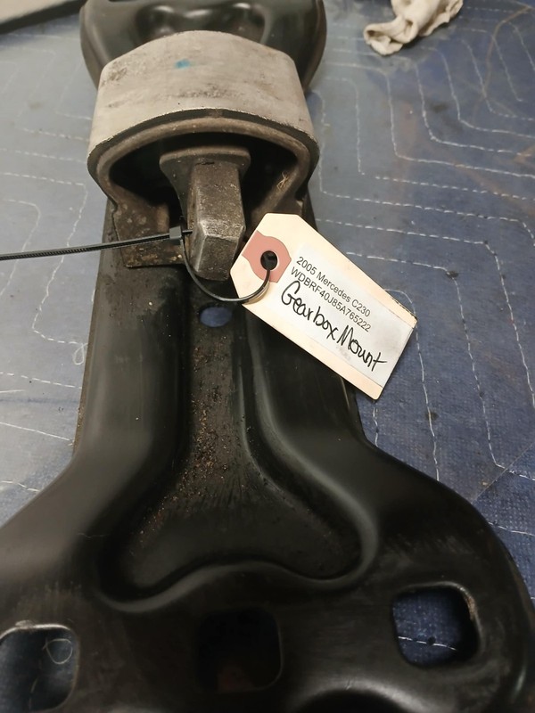 Rear Transmission Bracket Mount 2032420501 01-07 Mercedes Benz W203 C230 C240