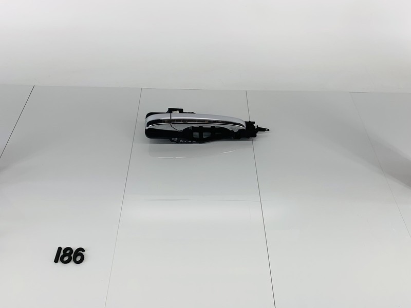 11-21 JEEP GRAND CHEROKEE REAR RIGHT SIDE EXTERIOR DOOR HANDLE & BRACKET OEM