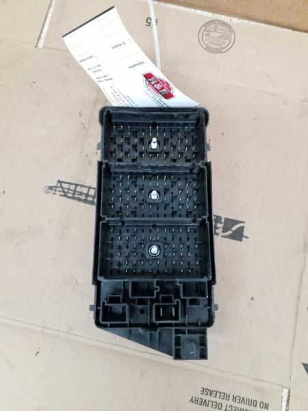 Fuse Box Engine Fits 00-05 LESABRE 240304