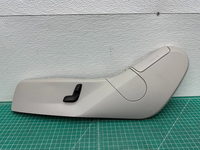 08-14 Mercedes W204 C-class FRONT LEFT SIDE SEAT SWITCH COVER TRIM W/ SWITCH OEM