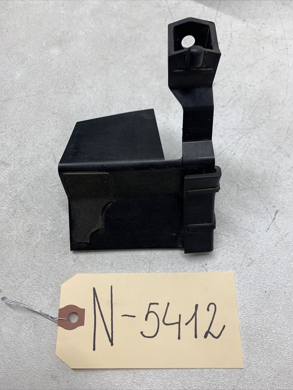 Tesla Model Y Right RH Rocker Panel Bracket Clip Support 1555377-00-B 5412 B118