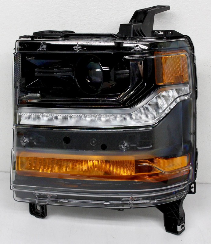 OEM Left Driver Side HID Headlamp For Chevy Silverado 1500 84388723 Tabs Missing
