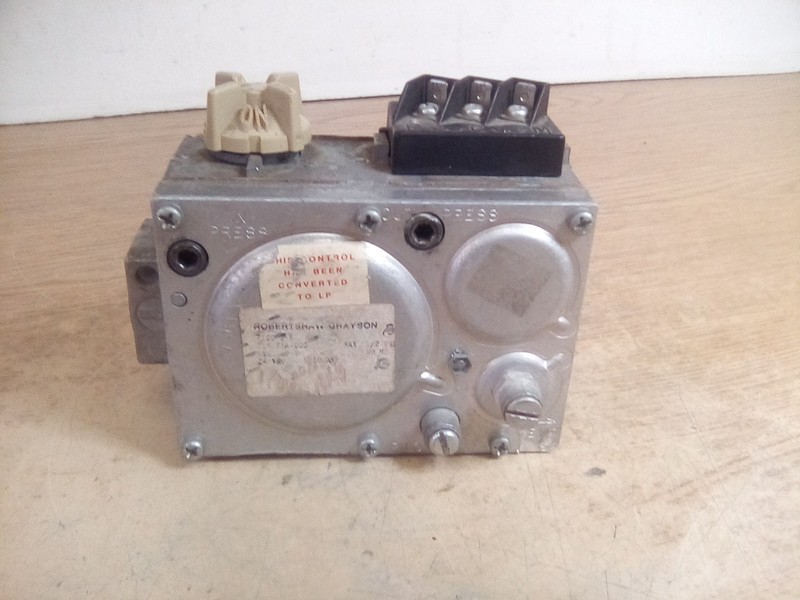 RobertShaw Grayson 71F-11A-000 Natural Gas Valve 24Vac