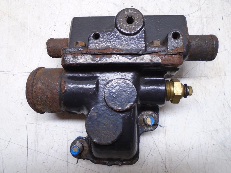 Y3 OMC Cobra 3.0L Thermostat Housing 3853671 3854433 3858556 3854254