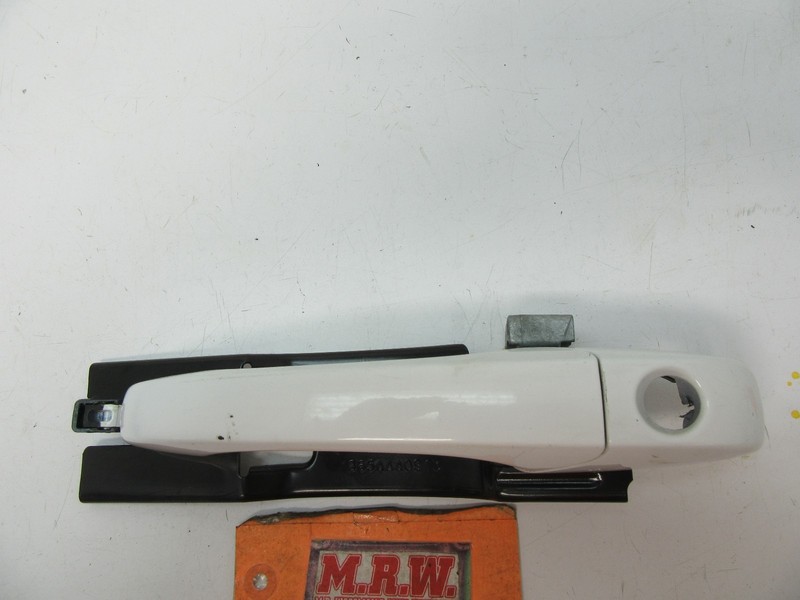 LEFT FRONT OUTER DOOR HANDLE CAP FRAME BRACKET COVER WHITE L LH LF DRIVER SIDE