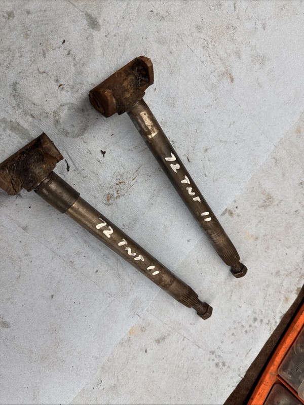 1972 Ski-doo TNT 340 F/C Vintage snowmobile Ski Spindles Good# 11