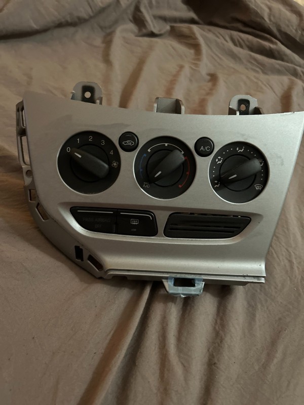 12 ford focus fd-cm5t-11120511-0344 climate control lower dash