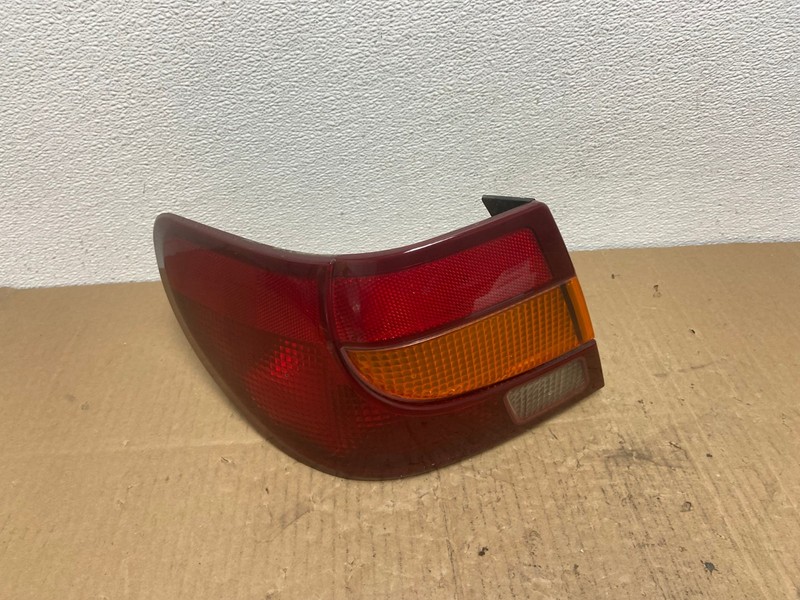 2000-2002 Saturn SL S-Series Left Driver LH Side Tail Light OEM AB8278 LK