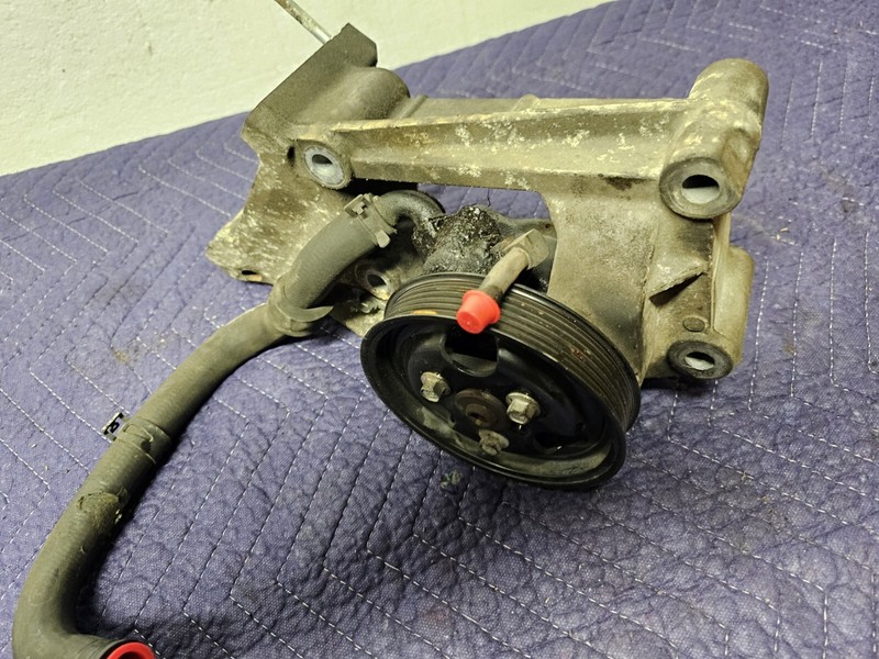 2005-2009 Ford Mustang V6 Power Steering Pump w/ Bracket OEM