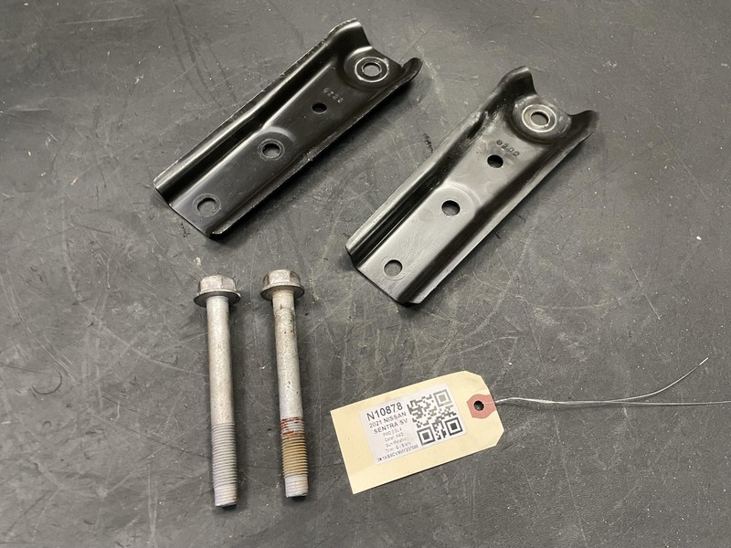 2PC Front Crossmember Right & Left Bracket 2021 Nissan Sentra 54464-6LB0A 20 -23