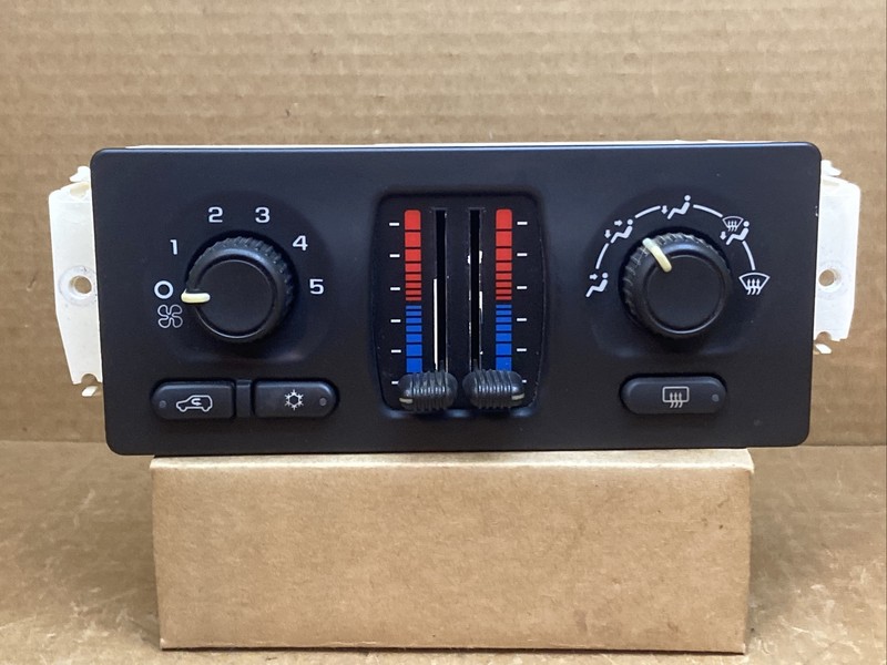 03-06 Silverado Sierra Tahoe Yukon Manual Dual Climate Control w/ Defog 10370034