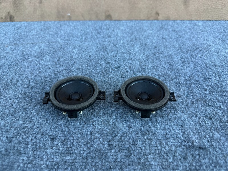 RIVIAN R1S R1T 2022-2026 OEM LEFT AND RIGHT DASHBOARD AUDIO TWEETER SPEAKER SET