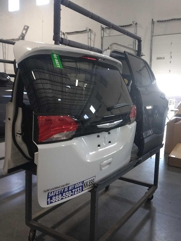 Used Deck Lid fits: 2023 Chrysler Voyager camera power liftgate privacy tint gla
