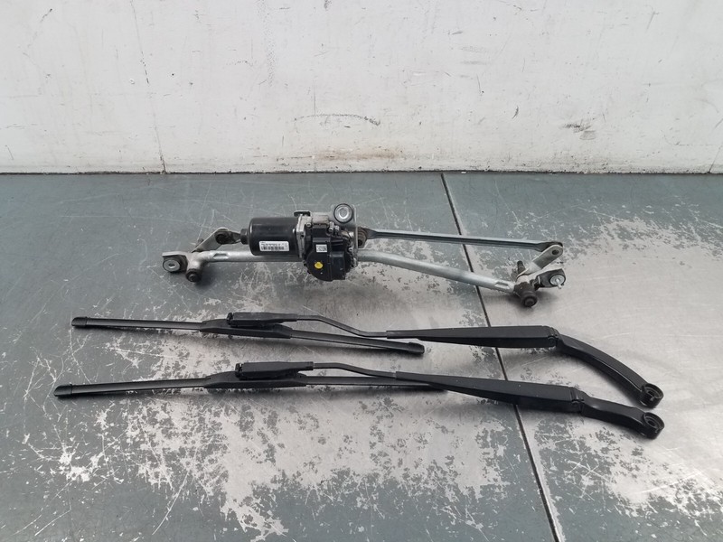 2016 Ford Mustang GT Windshield Wiper Motor / Arms #3517 F5