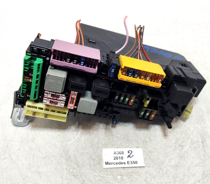 ✅ 2010-2011 OEM Mercedes W212 E350 Rear Fuse Relay Box Assembly