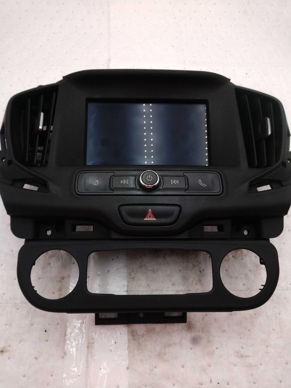 2020 GMC Terrain Infotainment Display OEM White 89K Miles NJ25-25651-649576