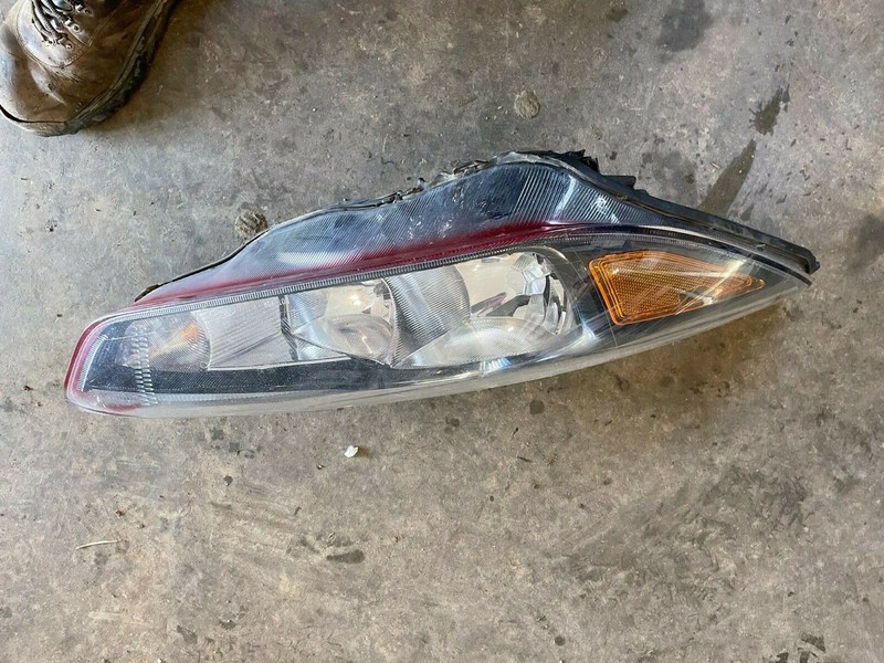 15-18 FORD FOCUS OEM LH HEADLIGHT ASSEMBLY W/ LED DAYTIME RUNNING LIGHTS - CRACK