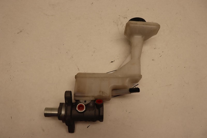 2015-2020 NISSAN ROGUE POWER BRAKE MASTER CYLINDER W/ RESERVOIR OEM
