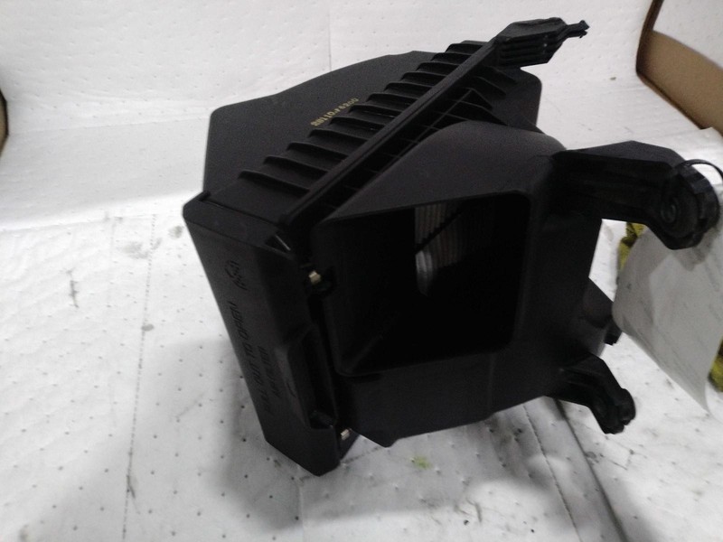 Used Air Cleaner Assembly fits: 2018 Kia CadenzaGrade B