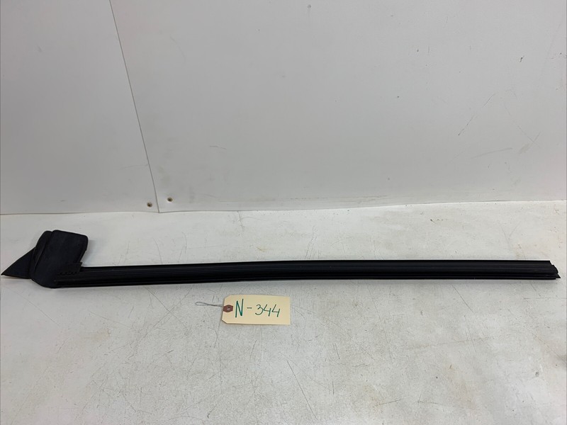2020-2021 Tesla Y MY Front Right Door Window Inner Belt Weatherstrip Seal 344 U8