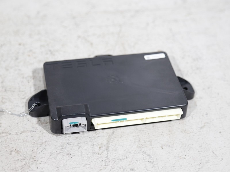 2016-2020 Tesla Model X REAR LEFT LH DOOR CONTROL MODULE 1045490-00-G OEM