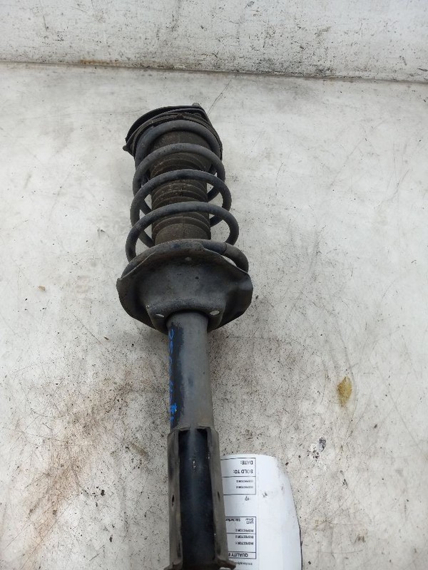 05 06 SCION XA FRONT PASSENGER RIGHT STRUT