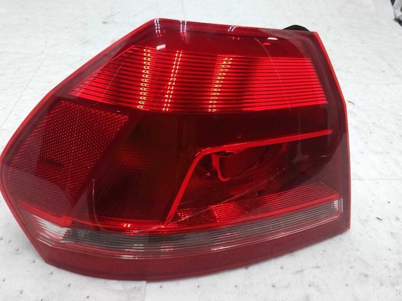 Used Left Tail Light Assembly fits: 2013 Volkswagen Passat Sdn quarter panel mou