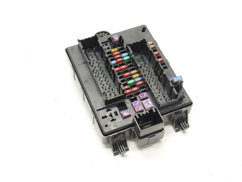 2018-2019 BUICK ENCLAVE BODY FUSE BOX JUNCTION BLOCK OEM