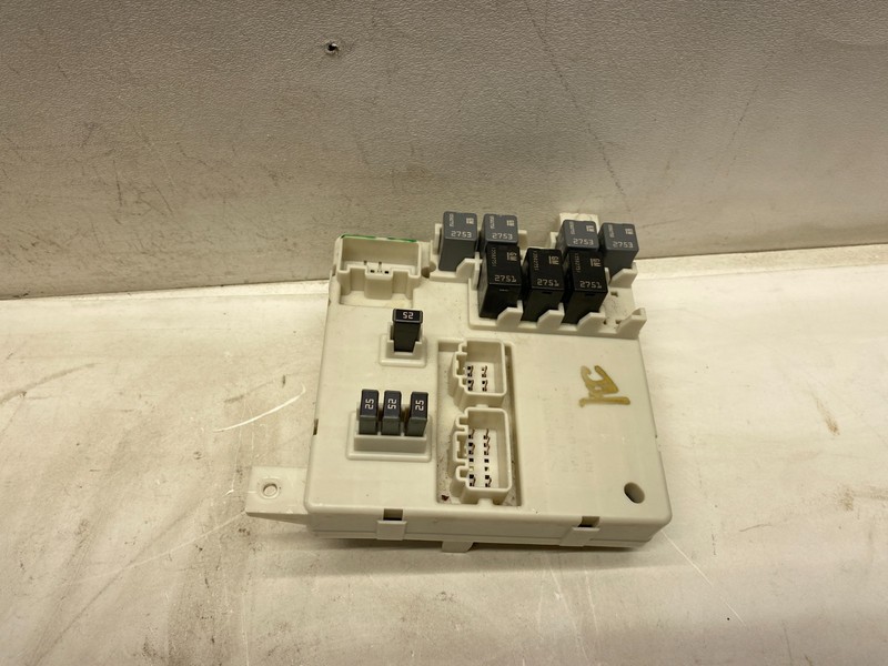 2013-2017 BUICK ENCLAVE RIGHT SIDE UNDER DASH FUSE RELAY JUNCTION BOX ASSEMBLY