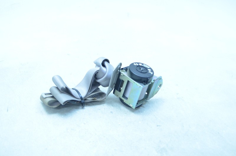 03-06 MERCEDES-BENZ W211 E320 REAR CENTER MIDDLE SEAT BELT RETRACTOR OEM