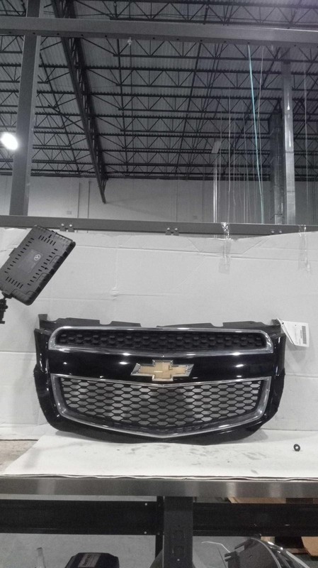 2015 Chevrolet Equinox OEM Black Grille 84000 Miles NJ25-19097-472142