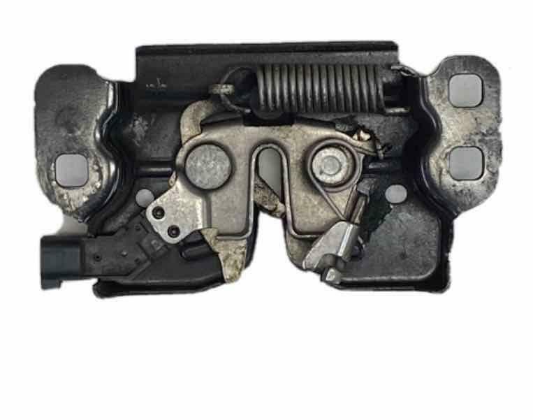 2016 2018 JEEP CHEROKEE HOOD LATCH ASSY OEM 68237158AB