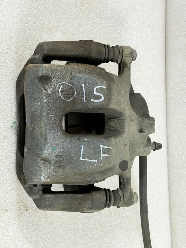 2018 - 2022 TOYOTA C-HR FRONT LEFT DRIVER SIDE BRAKE CALIPER OEM #015