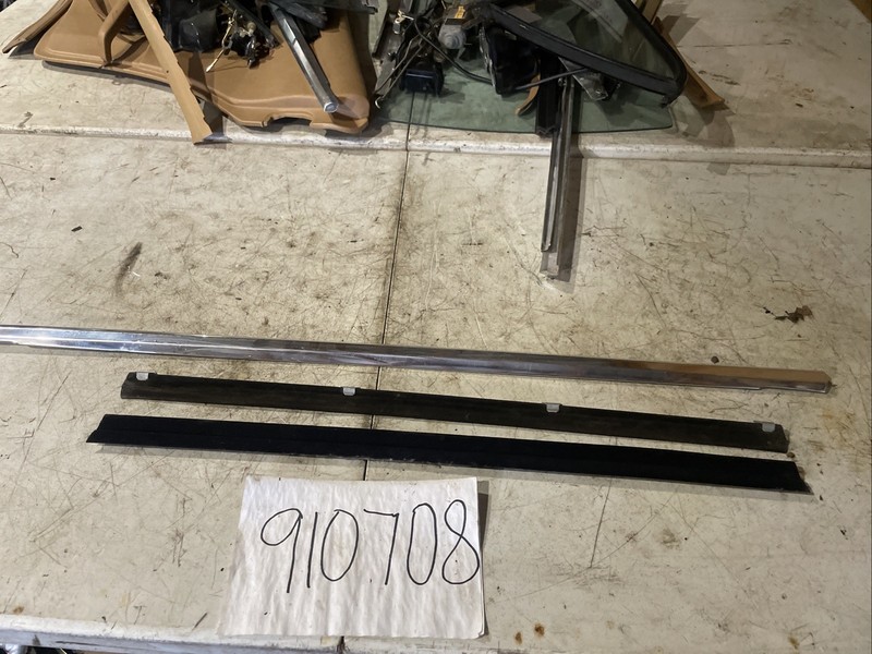 1986- 1991 Mercedes W126 420SELtrim, door moulding, chrome, Right front upper