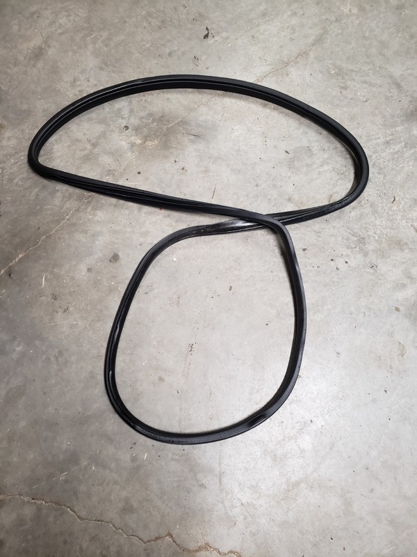 2016-2020 KIA SORENTO REAR RIGHT PASSENGER SIDE DOOR BODY WEATHERSTRIP SEAL OEM