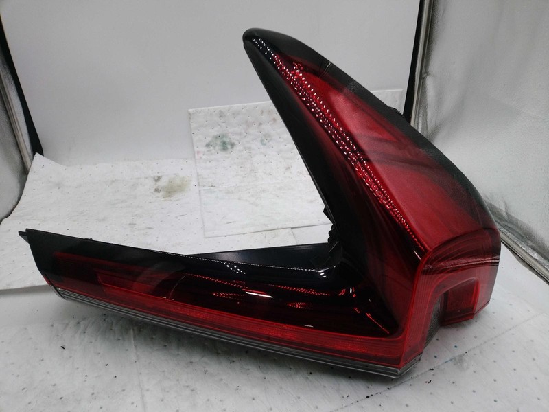 2020 Honda CR-V Right Tail Light Assembly Grey 710812 Used 70K Miles