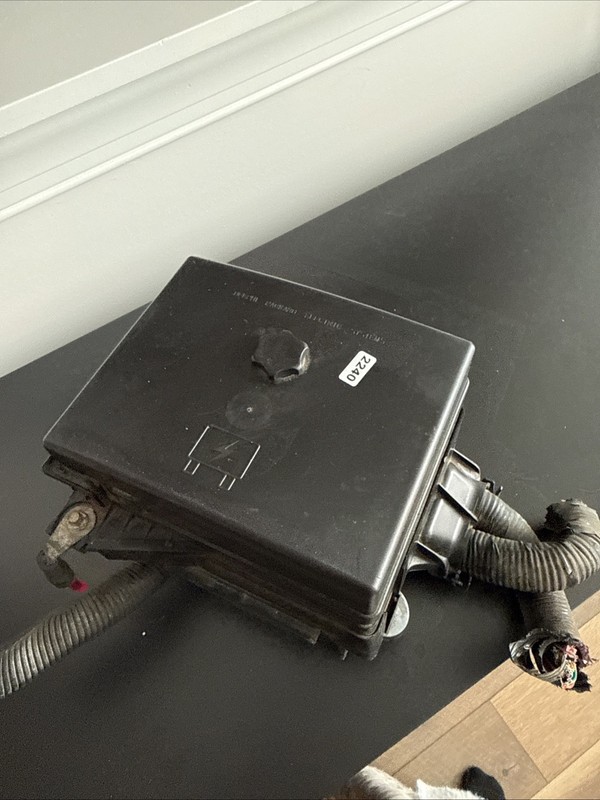 2003-05 Pontiac Grand AM GT1 2.2L Engine Fuse Box Relay Junction Module Unit OEM