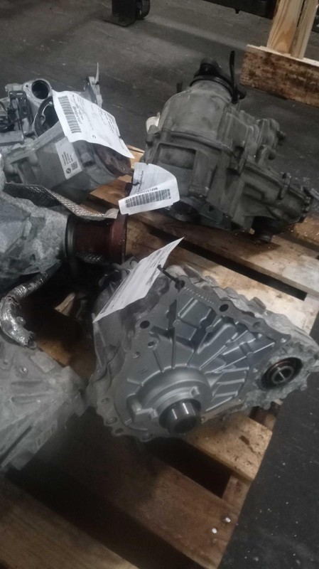 2018 INFINITI Q50 Transfer Case Assembly OEM 4WD 80K Miles Black 331004GA0A