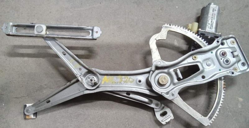 1998-2005 Mercedes ML-Class W163 RH Front Window Regulator and Motor 1637201246