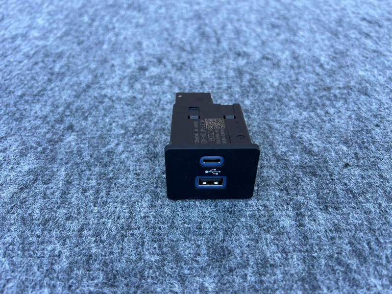 FORD MUSTANG MACH-E 2021-2026 OEM USB TYPE-C INTERFACE ADAPTER MEDIA HUB PORT