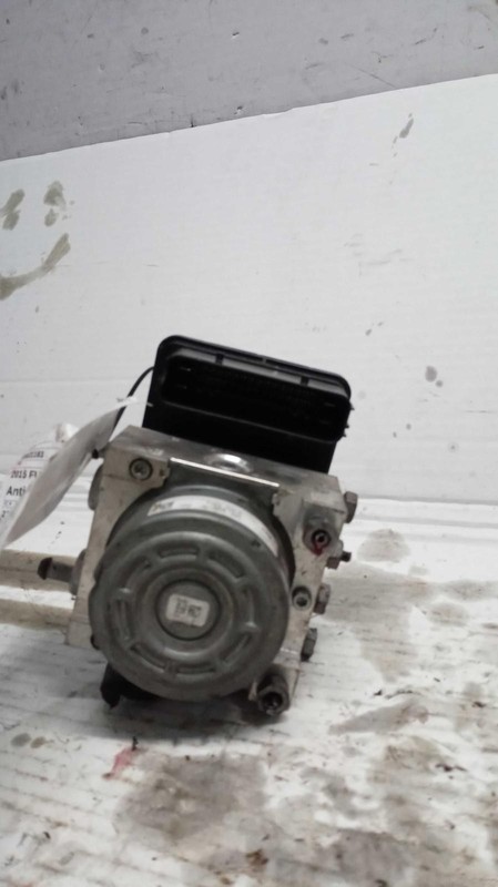 2015 Ford Fusion ABS Pump & Motor Assembly OEM DG982C219BD 127k Miles White