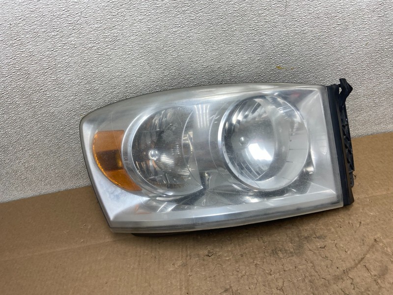 2006 to 2008 Dodge Ram 2500 Right Passenger Halogen Headlight OEM Y9157 DW