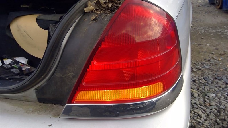 Passenger Tail Light Quarter Panel 4 Bulbs Fits 98-03 CROWN VICTORIA 731604