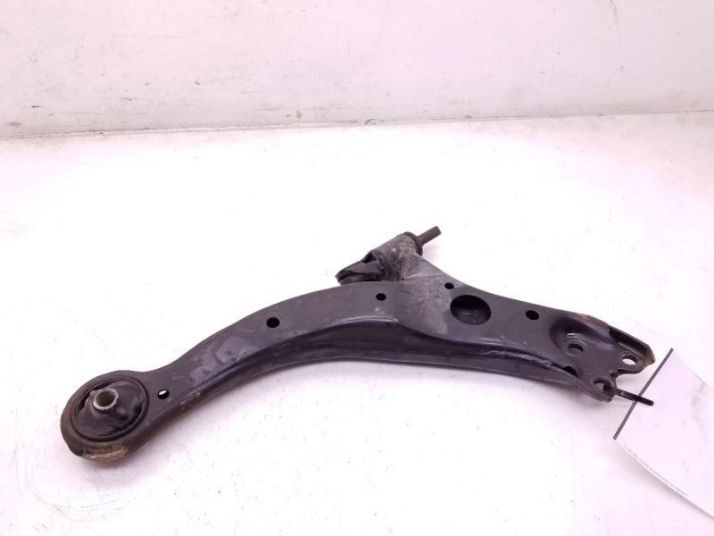 98-03 TOYOTA SIENNA DRIVER SIDE FRONT LOWER CONTROL ARM ASSEMBLY