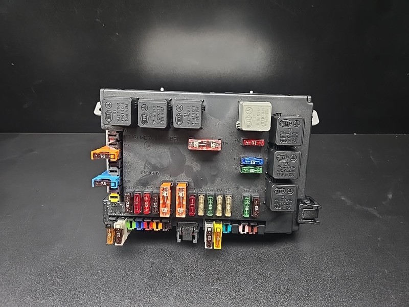 07-09 Mercedes W221 S550 S600 S63 CL550 Rear Trunk SAM Fuse Box ModuleOEM